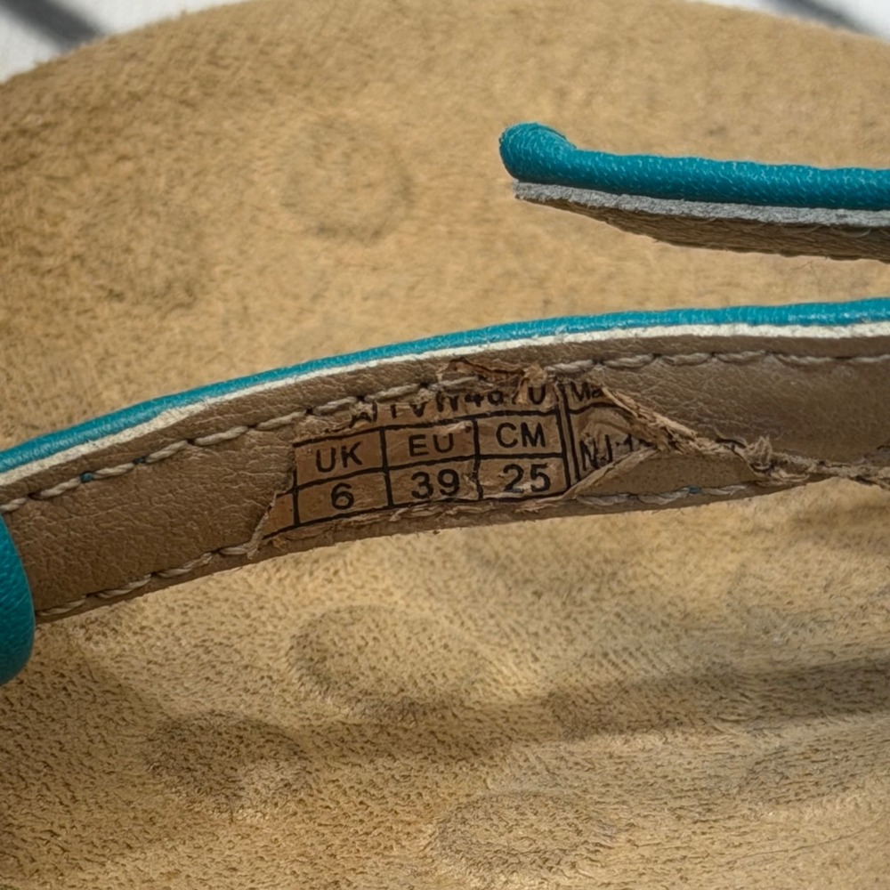 Vionic Sandals Size 8 Teal Leather Gold Studded Orthotic T-Strap Ankle Strap - Picture 9 of 9